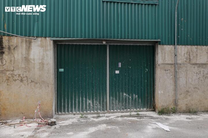 can canh lo mo tuon gan 300 tan lon benh vao truong hoc, cho dau moi o ha noi hinh anh 13