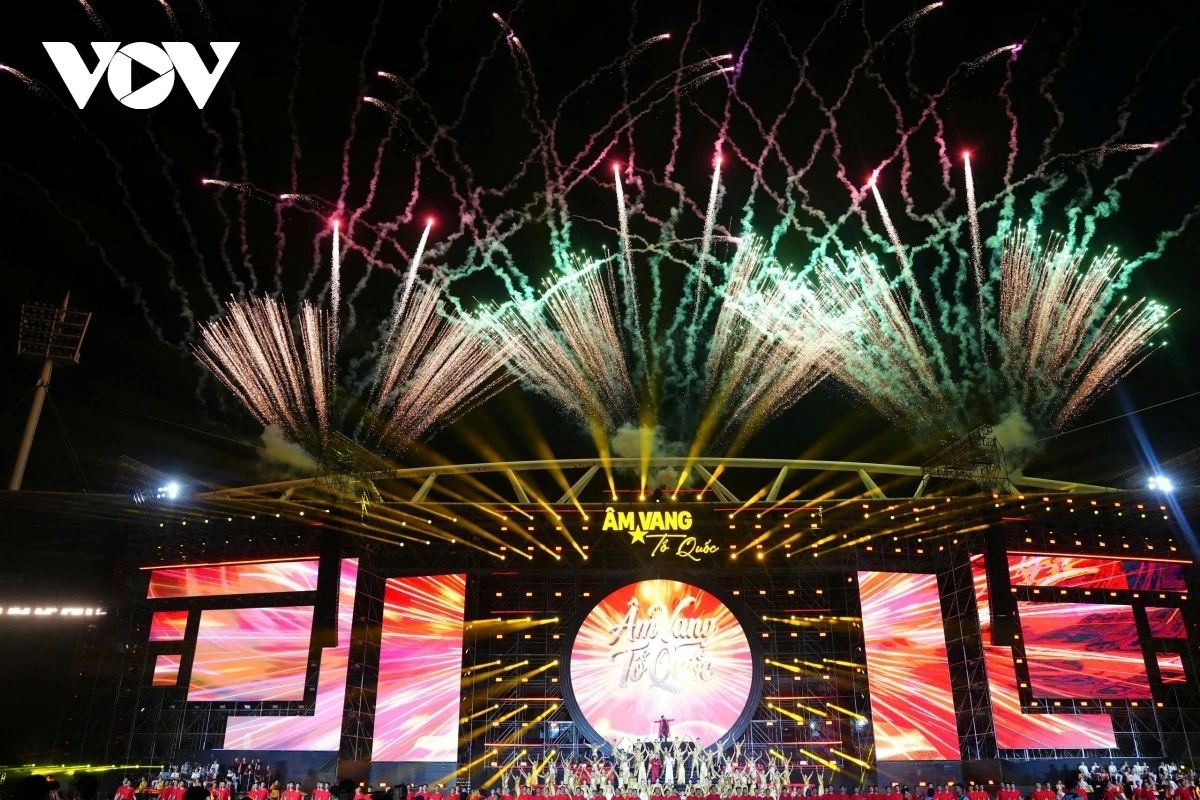 thousands brave rain to attend national concert echoes of the fatherland picture 14