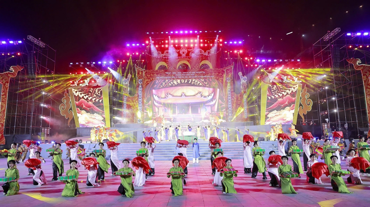 le hoi Den hung 2026 he lo dai canh nghe thuat hoanh trang hinh anh 5