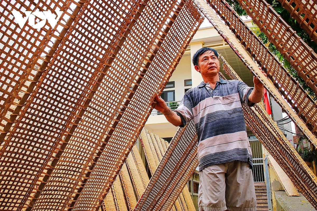 inside tho ha village - the traditional craft of making rice crackers picture 18