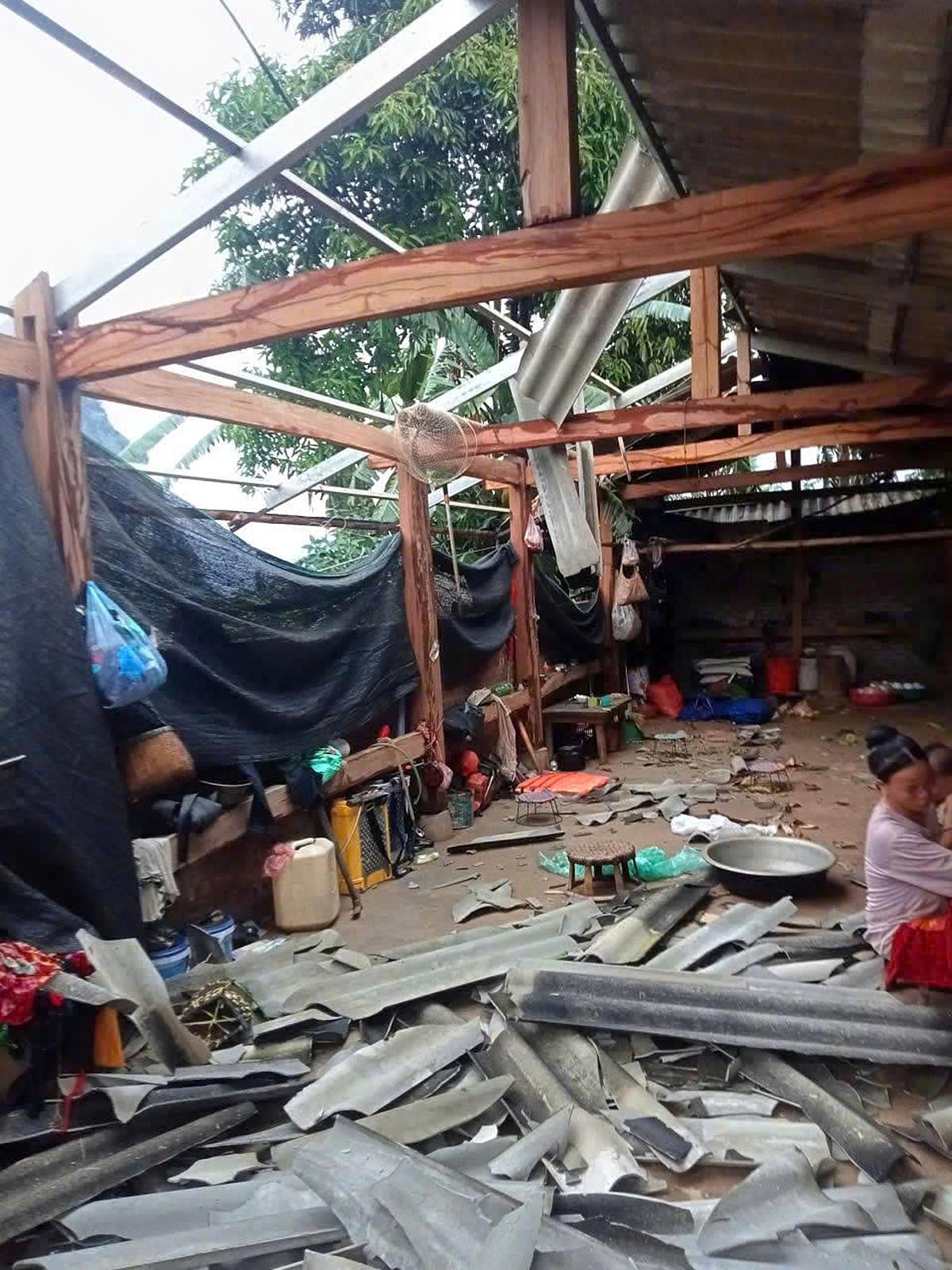 mua lon kem giong loc gay nhieu thiet hai tai tua thang, na sang, tinh Dien bien hinh anh 1