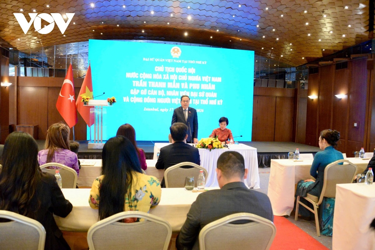 national assembly chairman meets vietnamese community in t rkiye picture 2