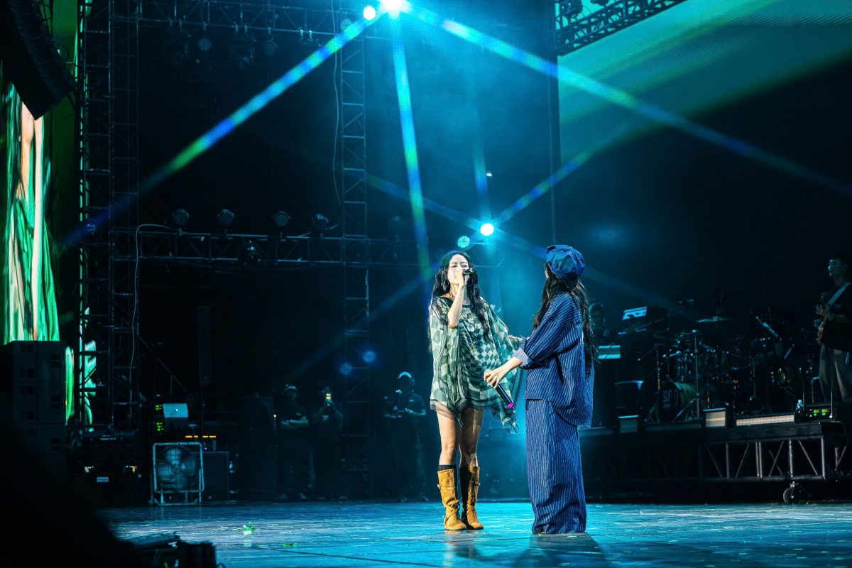 man ket hop bat ngo cua hoang dung, nguyen hung, my anh trong sao concert hinh anh 1