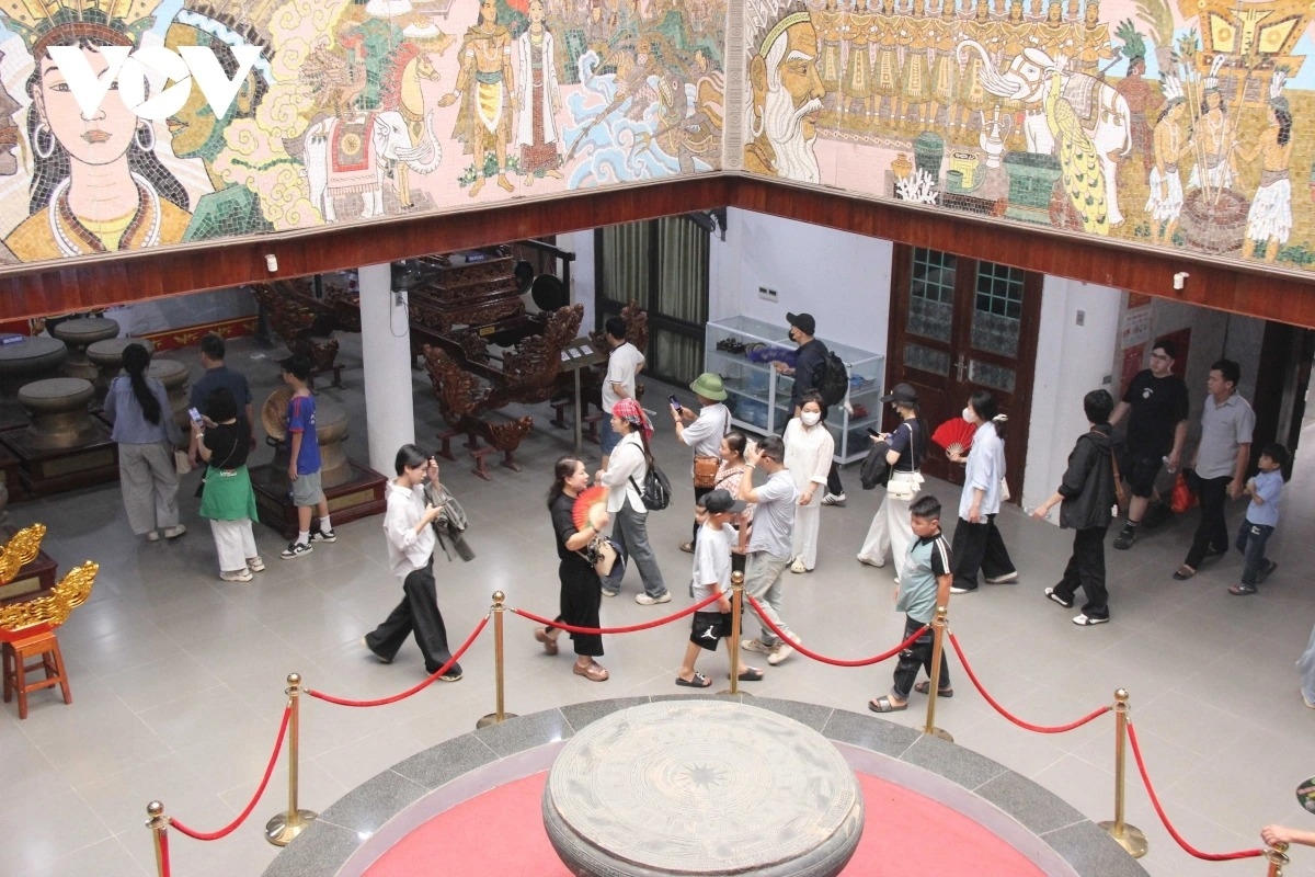 thousands pay homage at ancestral land ahead of hung kings commemoration day picture 3