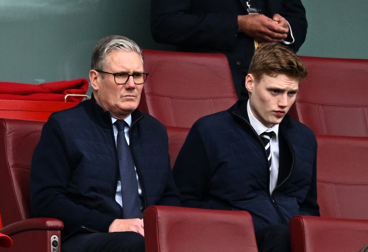 truc tiep arsenal 1-2 bournemouth Doi khach tai lap the dan ban hinh anh 11