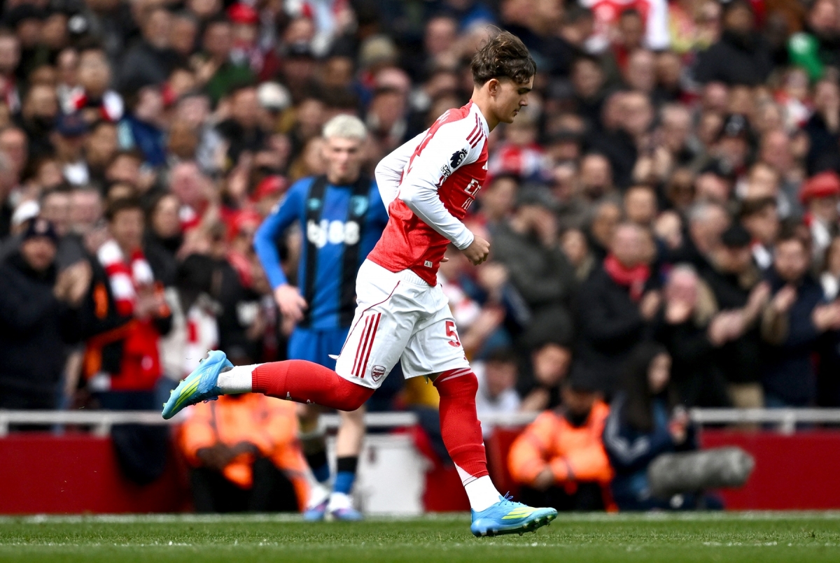 truc tiep arsenal 1-2 bournemouth Doi khach tai lap the dan ban hinh anh 4