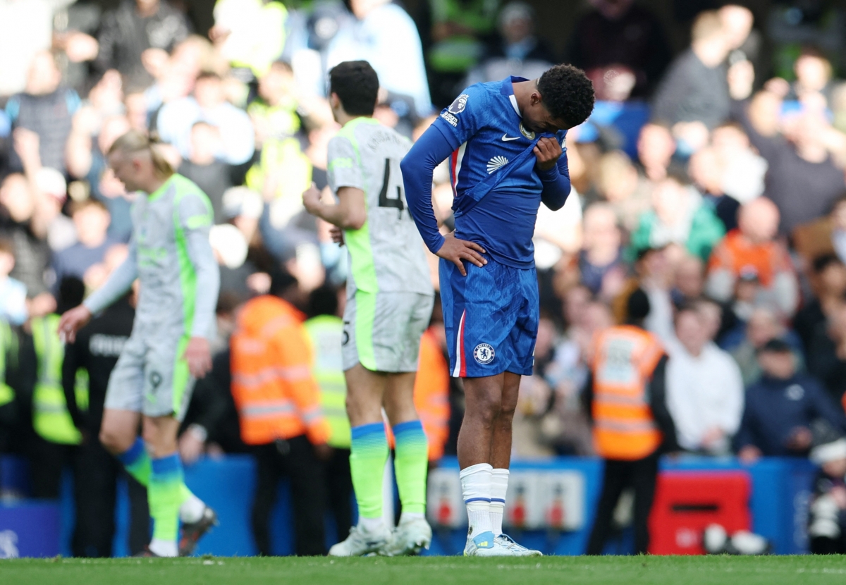 man city thang dam chelsea, pha hoi nong vao arsenal trong cuoc dua vo dich hinh anh 25