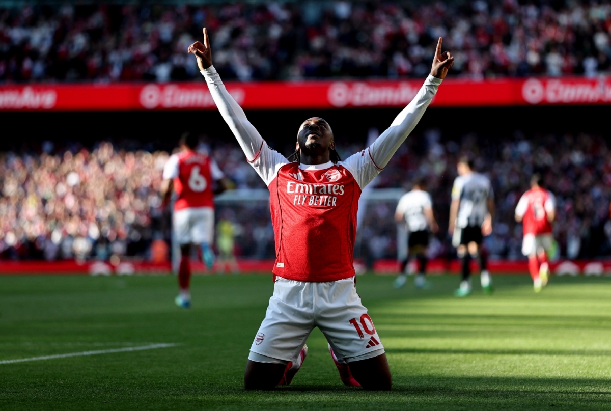 truc tiep arsenal 1-0 newcastle eberechi eze ghi ban dep mat hinh anh 8