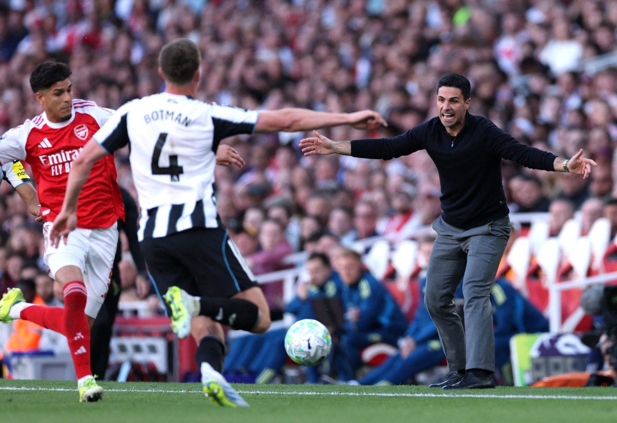 truc tiep arsenal 1-0 newcastle eberechi eze ghi ban dep mat hinh anh 1