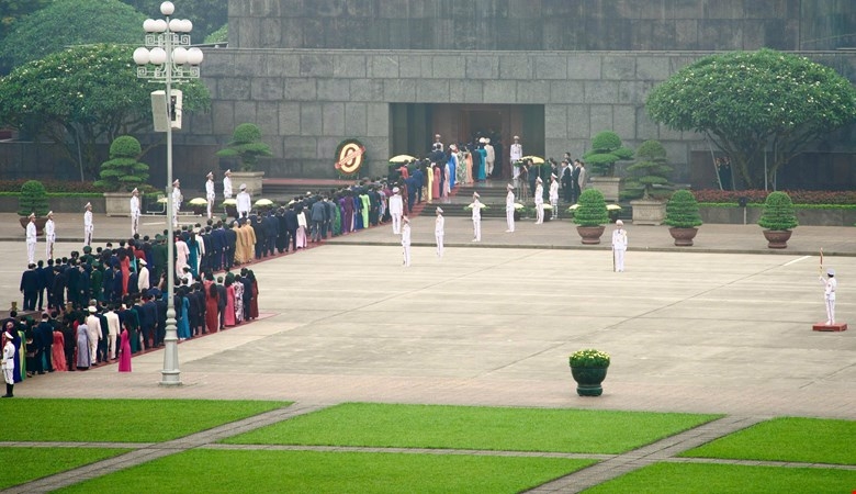 lanh dao Dang, nha nuoc, dai bieu quoc hoi vao lang vieng chu tich ho chi minh hinh anh 6