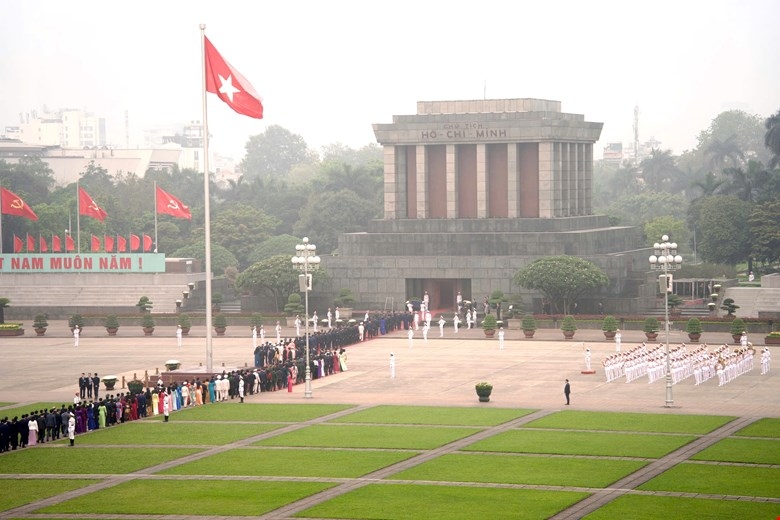 lanh dao Dang, nha nuoc, dai bieu quoc hoi vao lang vieng chu tich ho chi minh hinh anh 5