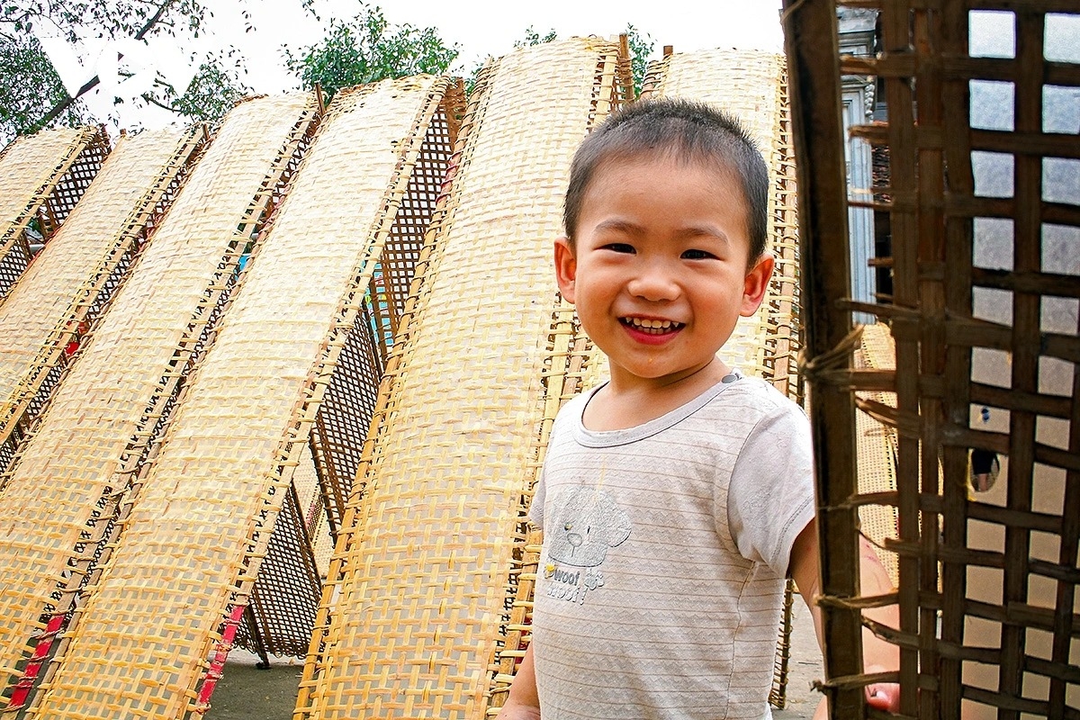 inside tho ha village - the traditional craft of making rice crackers picture 21