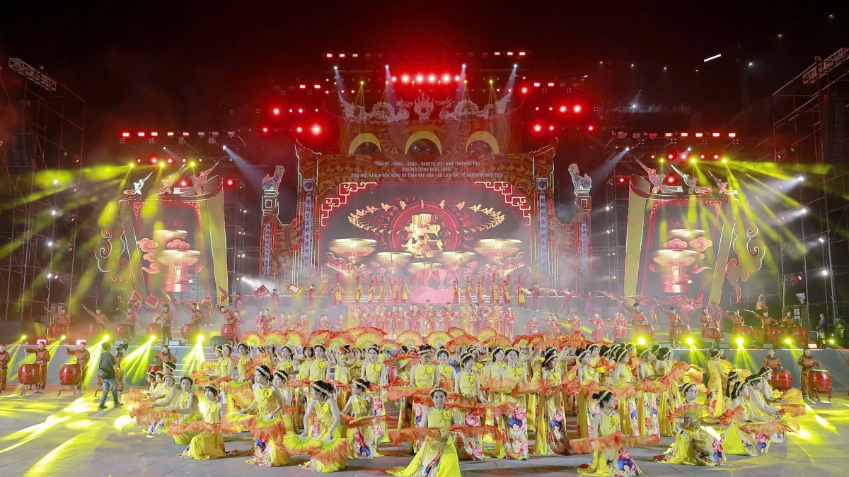 le hoi Den hung 2026 he lo dai canh nghe thuat hoanh trang hinh anh 7