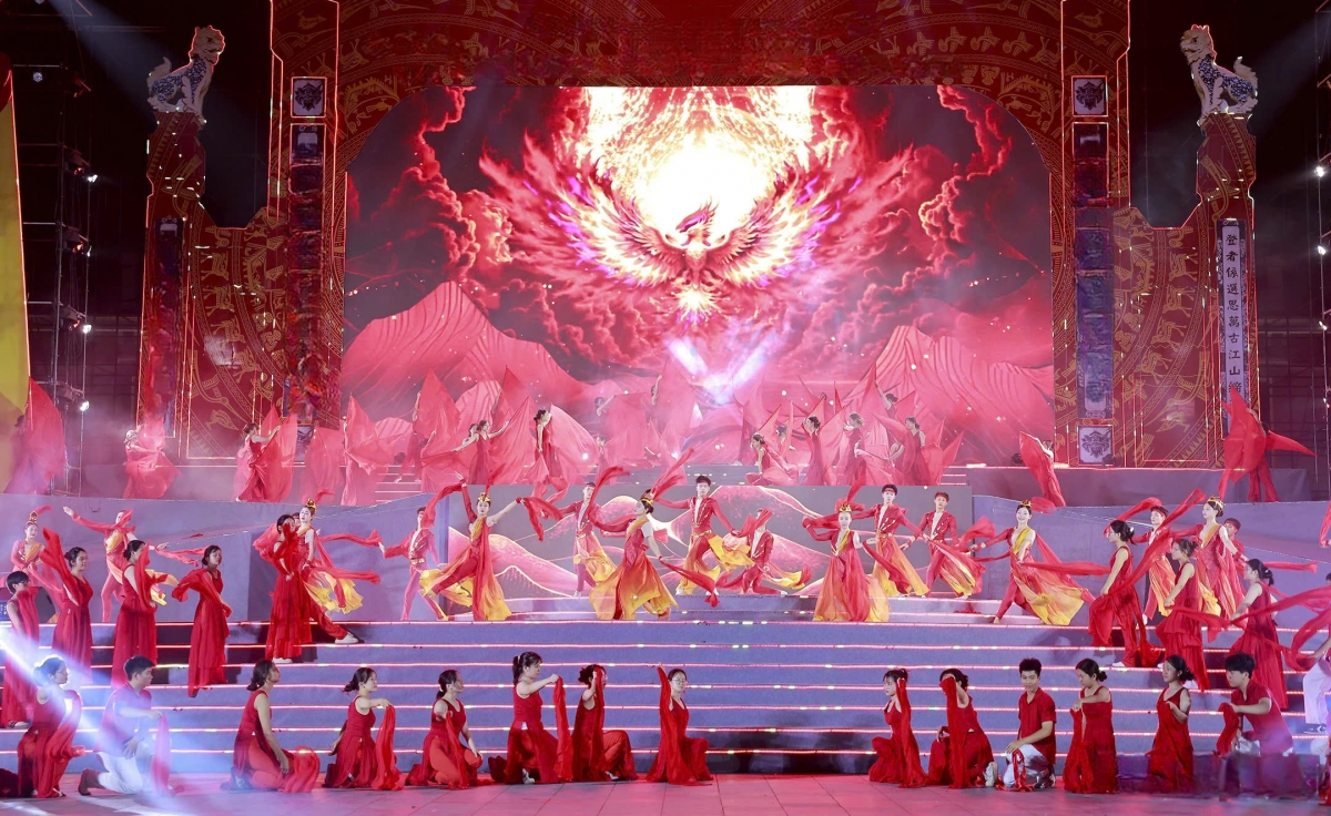 le hoi Den hung 2026 he lo dai canh nghe thuat hoanh trang hinh anh 2