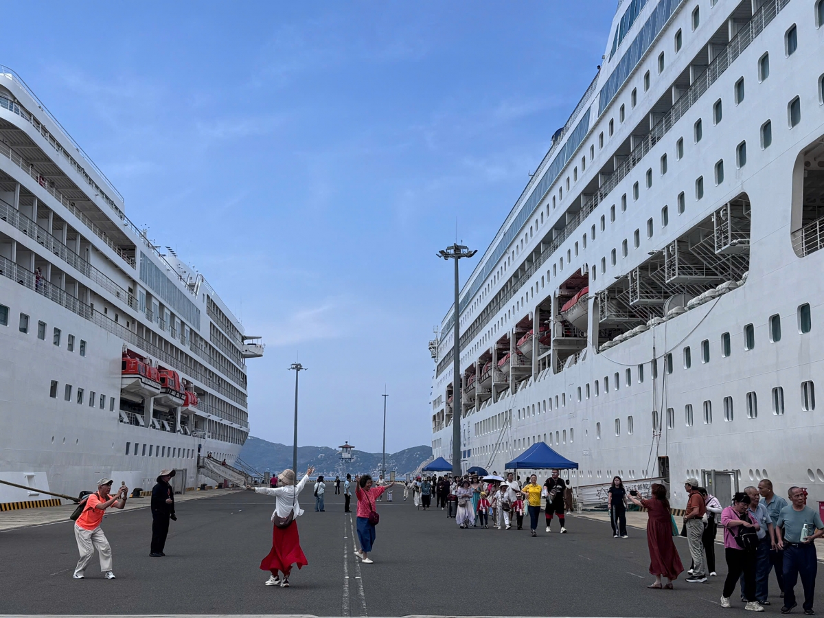 hai tau bien quoc te dua hon 2.000 du khach den khanh hoa hinh anh 3