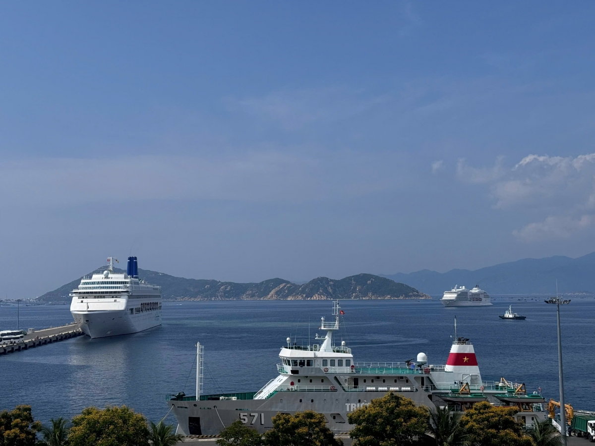 hai tau bien quoc te dua hon 2.000 du khach den khanh hoa hinh anh 2