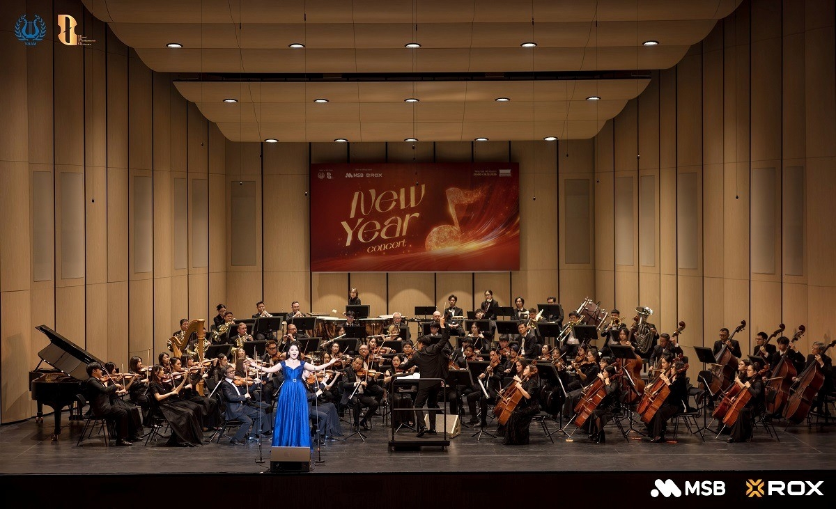 dau an ruc ro cua rox group qua cac chang duong kien tao hinh anh 2