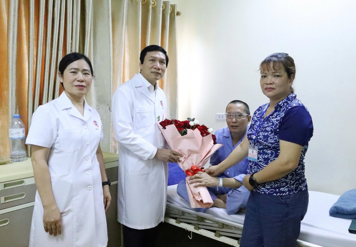 niem vui ngay ra vien cua nhung nguoi benh duoc ghep mo, tang thanh cong hinh anh 2