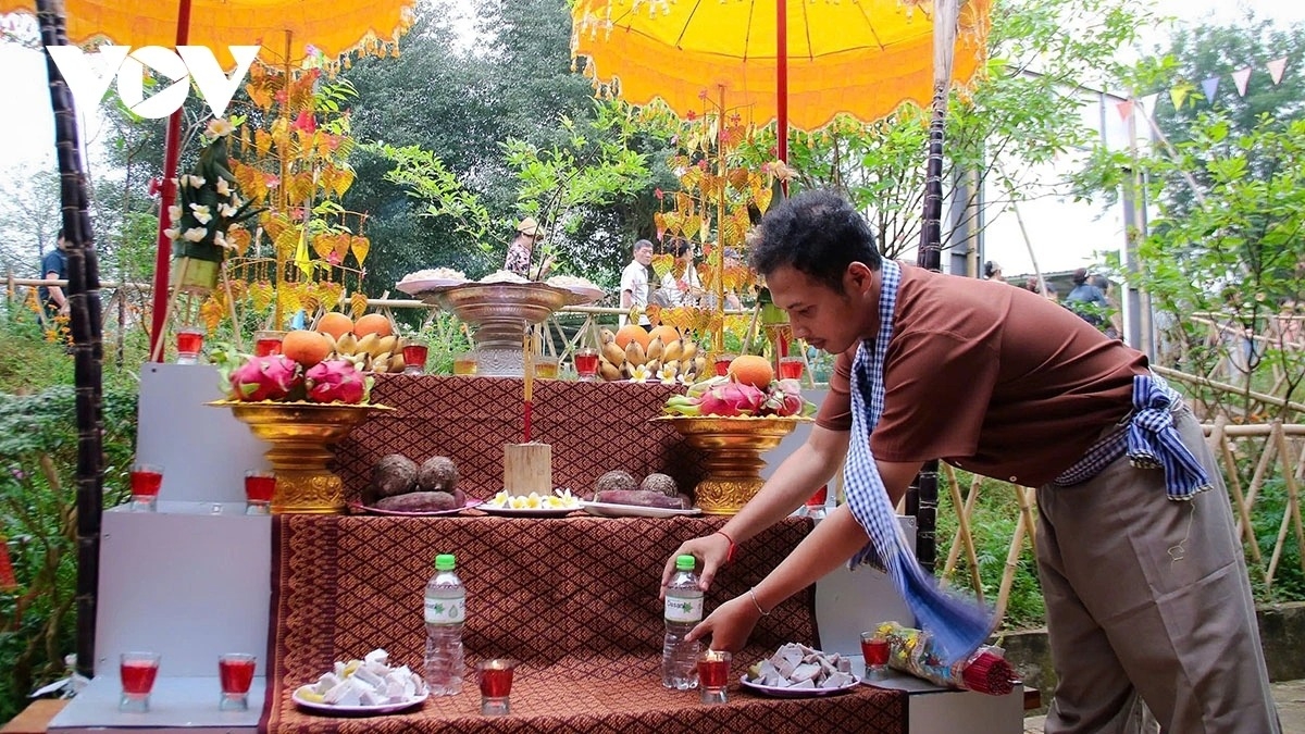 ok om bok festival - a living khmer tradition in southern vietnam picture 3