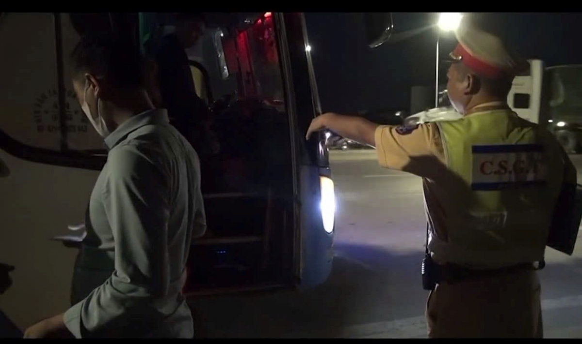 hai phong phat gan 158 trieu dong xe khach cho qua 21 nguoi so voi quy dinh hinh anh 1