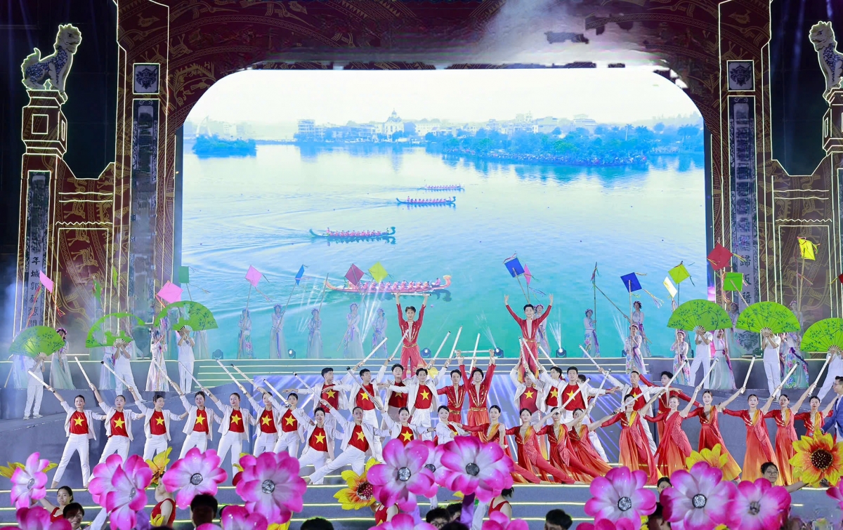 le hoi Den hung 2026 he lo dai canh nghe thuat hoanh trang hinh anh 3