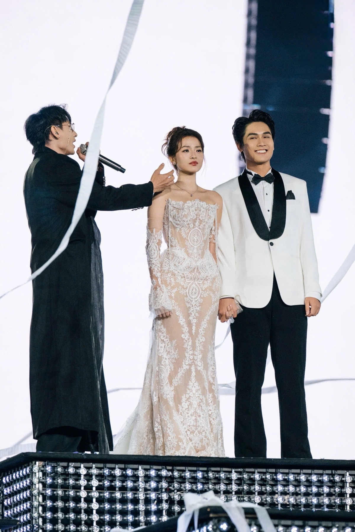 cap doi phim gia tinh that vo Dien gia huy - tam trieu dang lai gay sot hinh anh 2