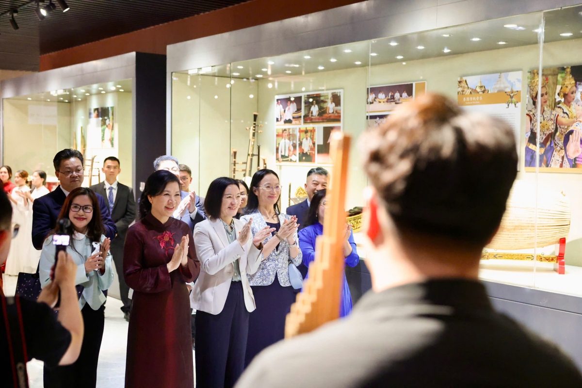 Phu nhân Ngô Phương Ly thăm Bảo tàng Âm nhạc dân tộc Quảng Tây