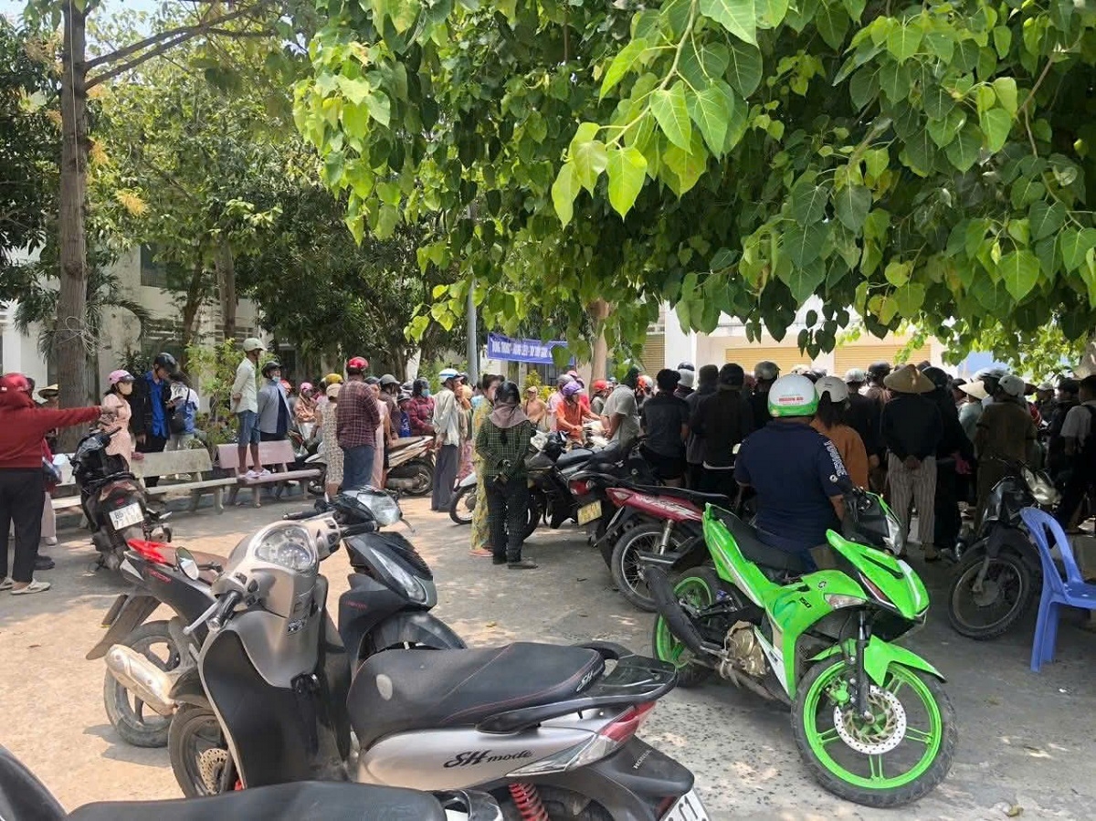 nam sinh 15 tuoi dam ban cung truong tu vong vi mau thuan ca nhan hinh anh 1