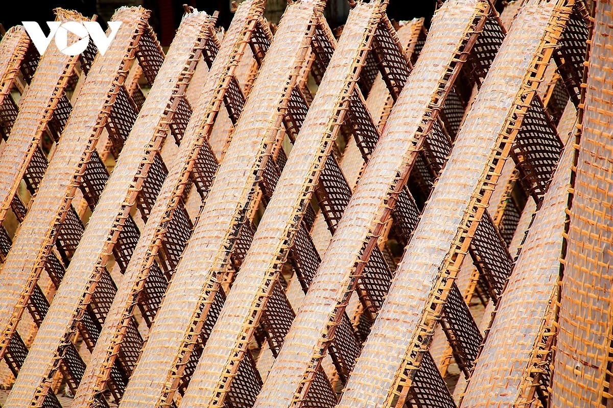 inside tho ha village - the traditional craft of making rice crackers picture 4