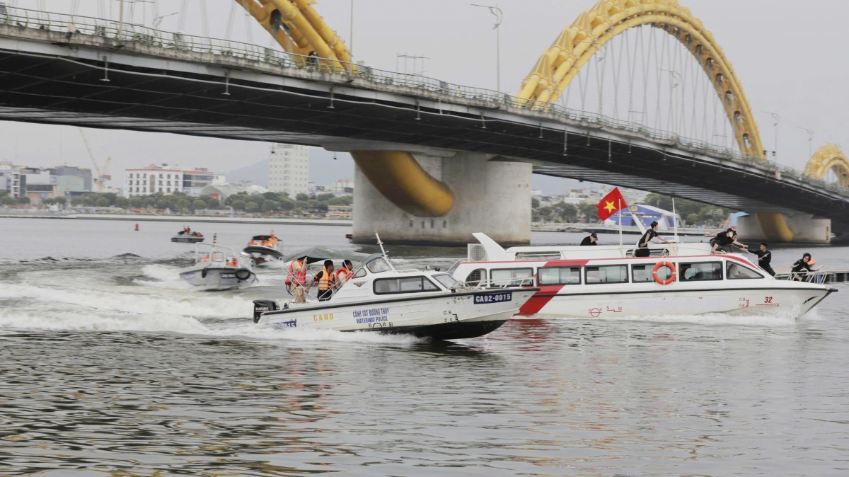 bo cong an to chuc gala to quoc binh yen tai Da nang hinh anh 3