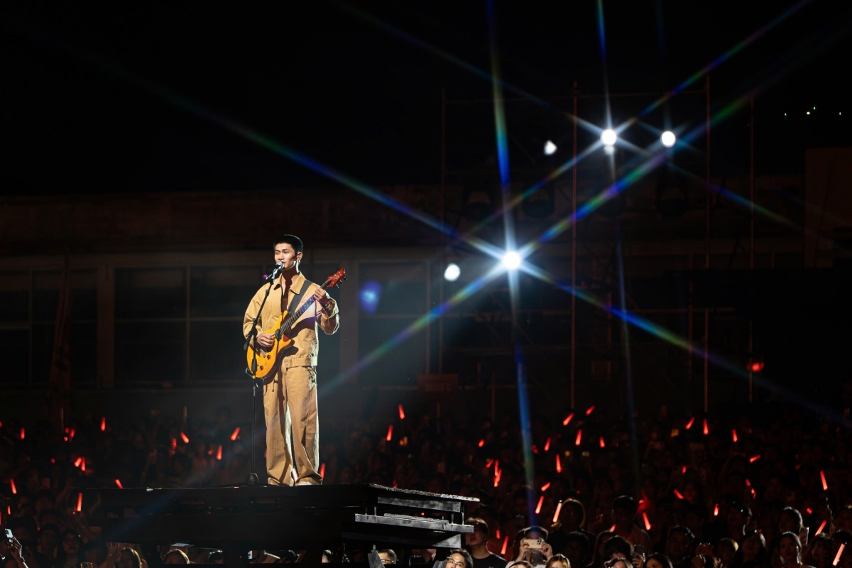 man ket hop bat ngo cua hoang dung, nguyen hung, my anh trong sao concert hinh anh 4