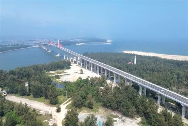 tourism hub to open first sea-crossing bridge picture 1