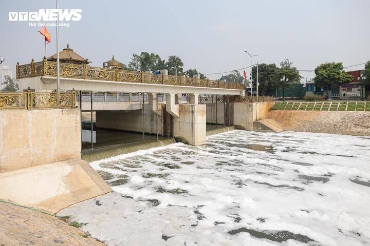 sau 6 thang hoi sinh, dong song chet o ha noi thay doi ra sao hinh anh 4