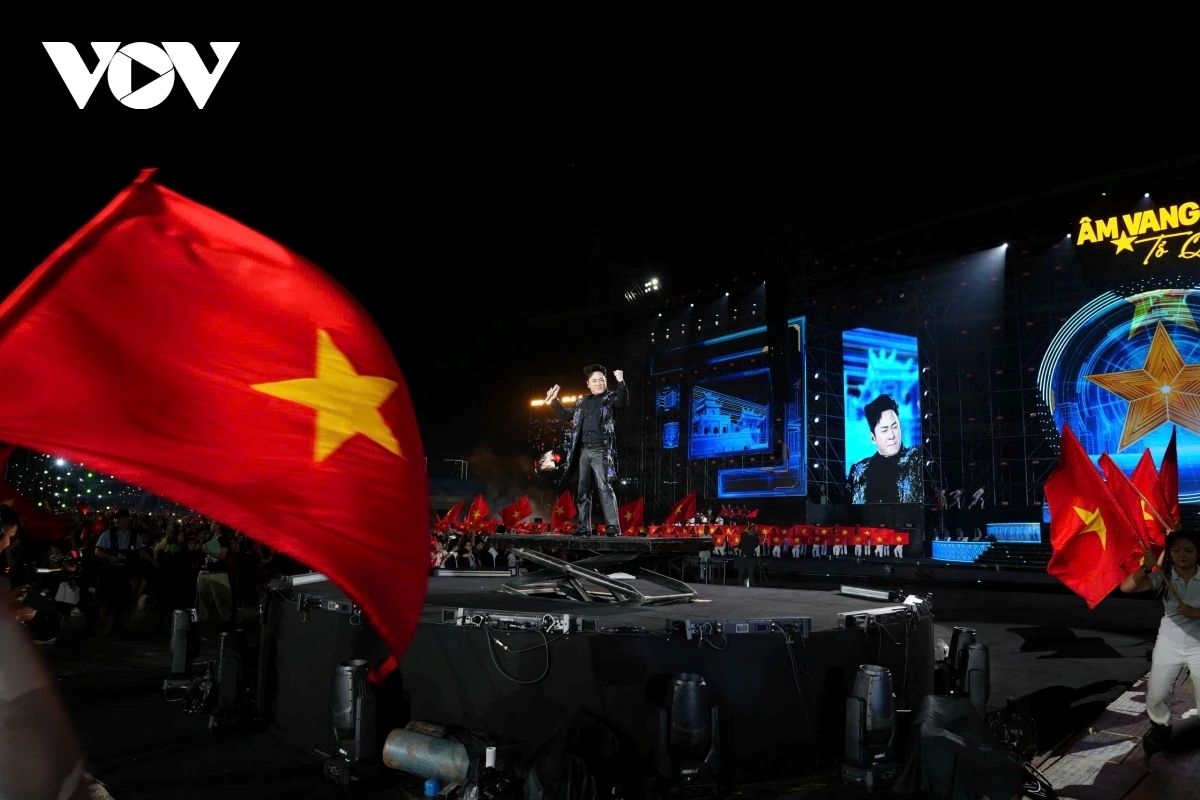 thousands brave rain to attend national concert echoes of the fatherland picture 5