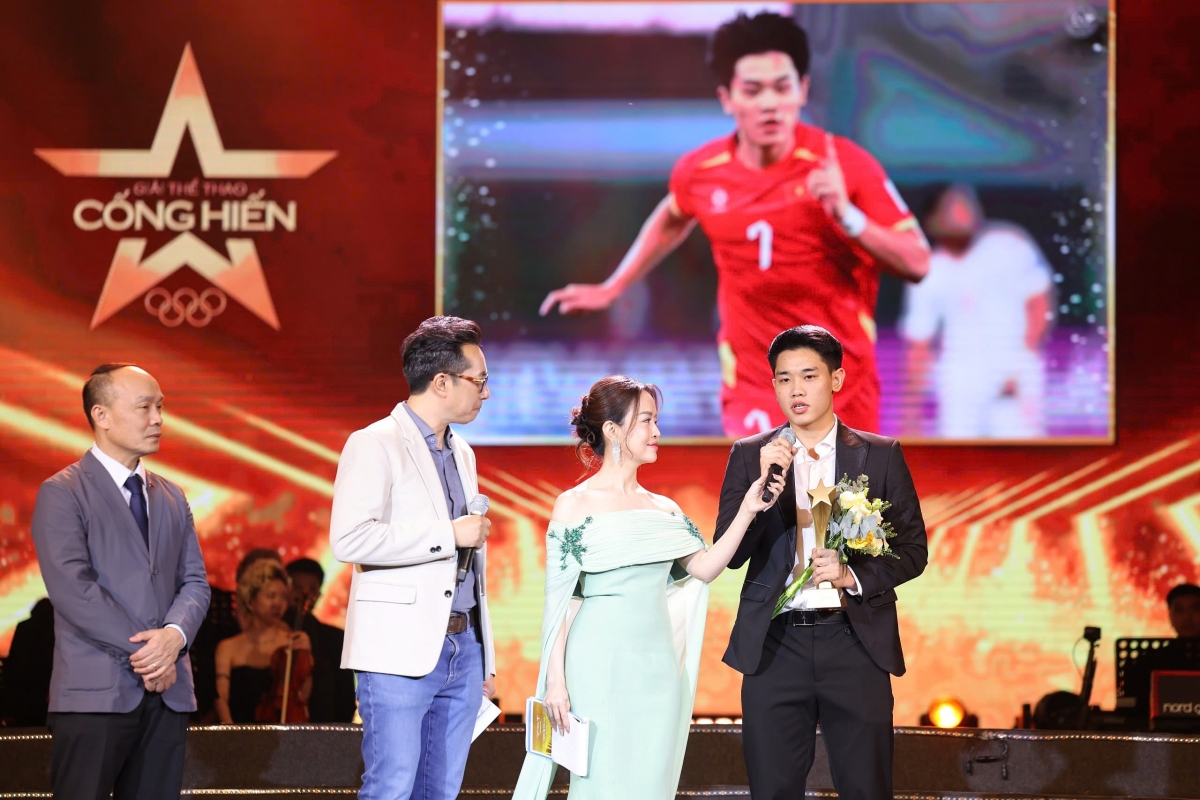 soobin thang lon tai giai thuong cong hien 2026, hoa minzy la ca si cua nam hinh anh 8