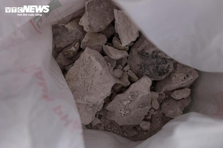 can canh lo mo tuon gan 300 tan lon benh vao truong hoc, cho dau moi o ha noi hinh anh 5