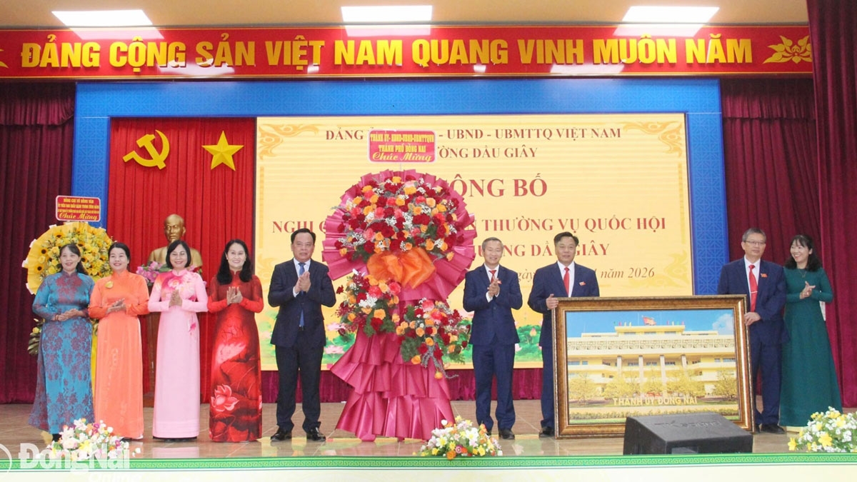 Dong nai dong loat cong bo thanh lap 10 phuong moi trong ngay 30 4 lich su hinh anh 3