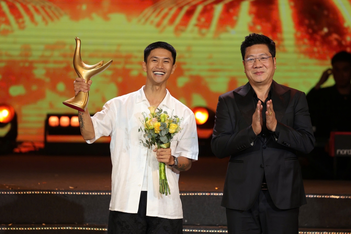 soobin thang lon tai giai thuong cong hien 2026, hoa minzy la ca si cua nam hinh anh 5