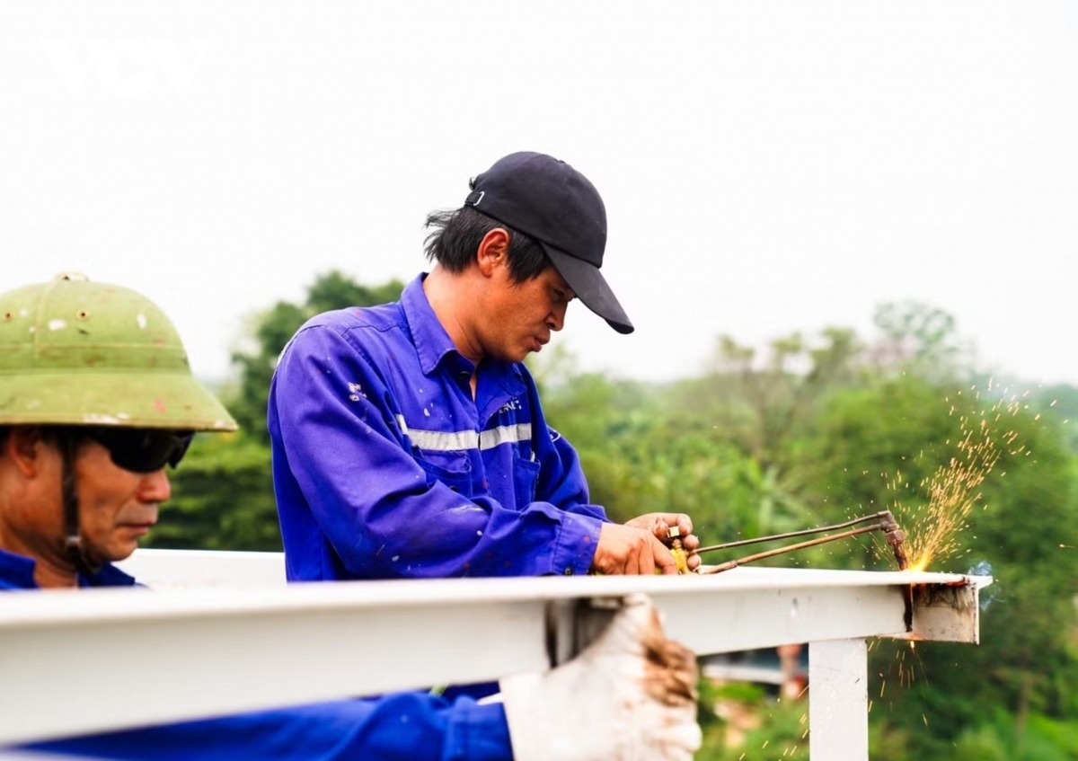 centennial long bien bridge under renovation picture 6