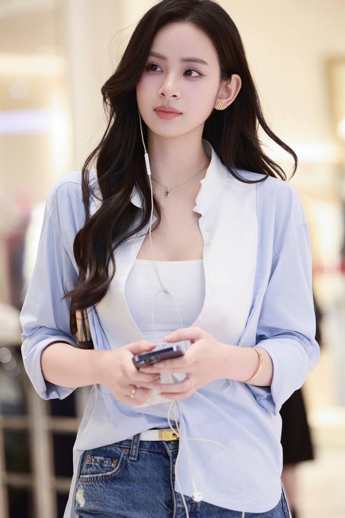 nhan sac 4 co gai dong phim ve hoa hau loi hua dau tien hinh anh 6