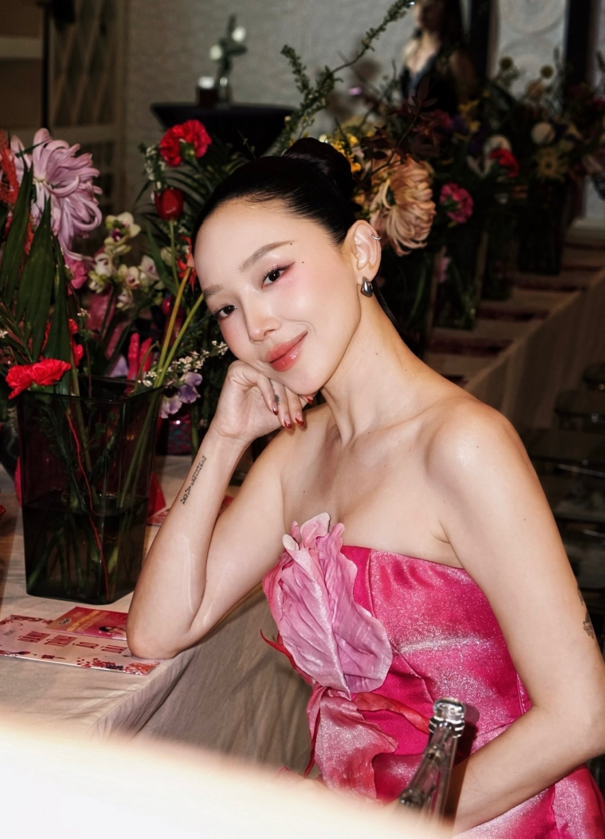 sao viet 9 4 phan ung cua toc tien khi bi don co ban trai moi hinh anh 1