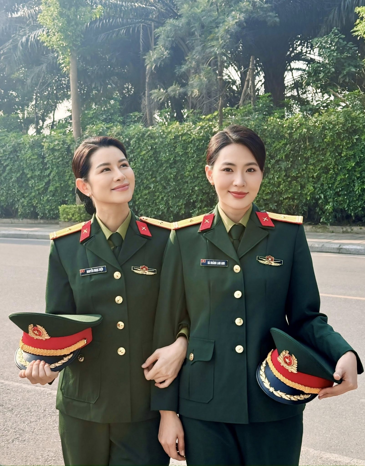 nu Dai uy cong an co canh danh ghen gay sot phim gio vang hinh anh 6