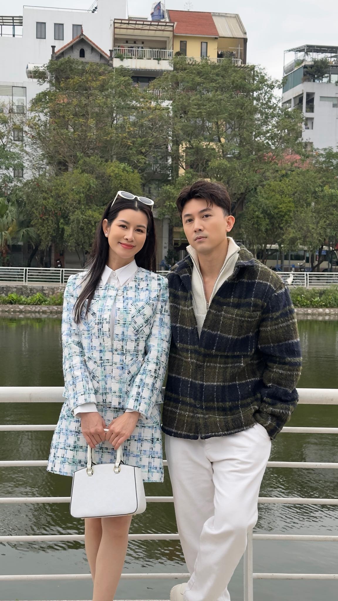 nu Dai uy cong an co canh danh ghen gay sot phim gio vang hinh anh 5