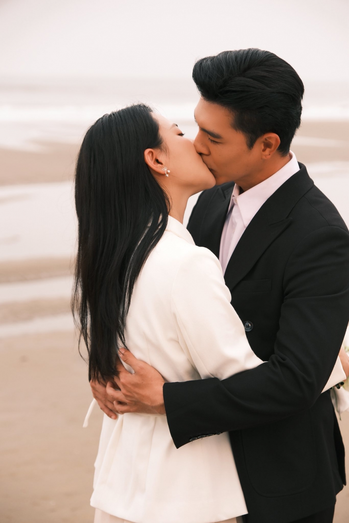 Anh hau truong lang man man cau hon cua kien - lam anh trong khong gioi han hinh anh 2