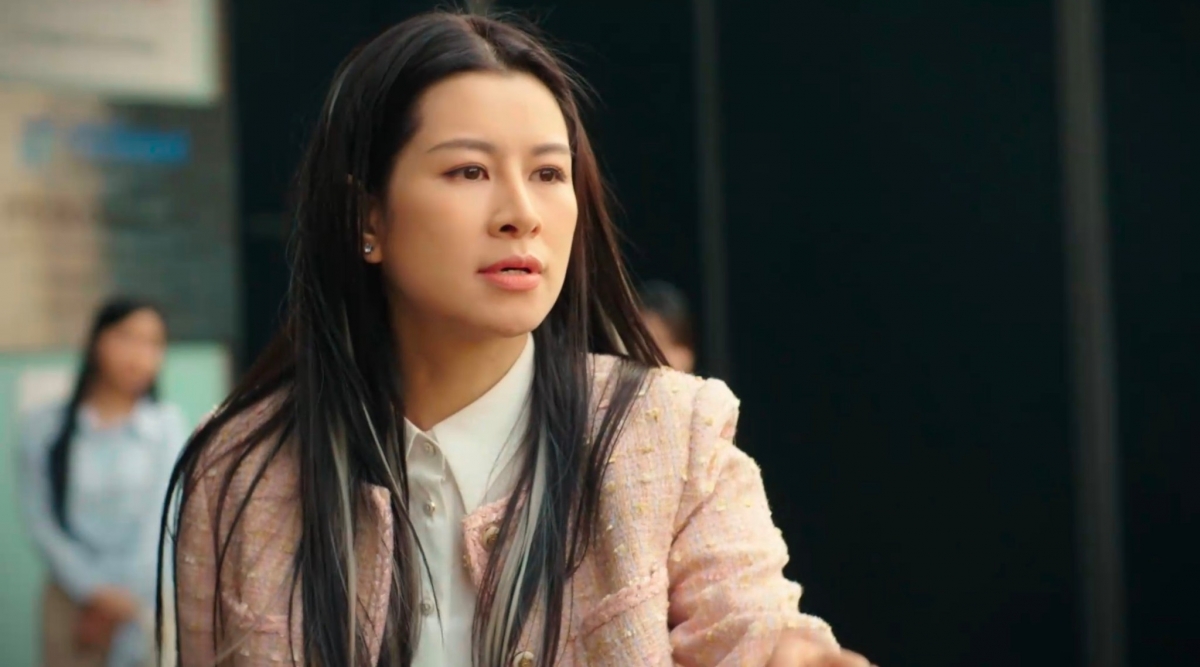 nu Dai uy cong an co canh danh ghen gay sot phim gio vang hinh anh 1