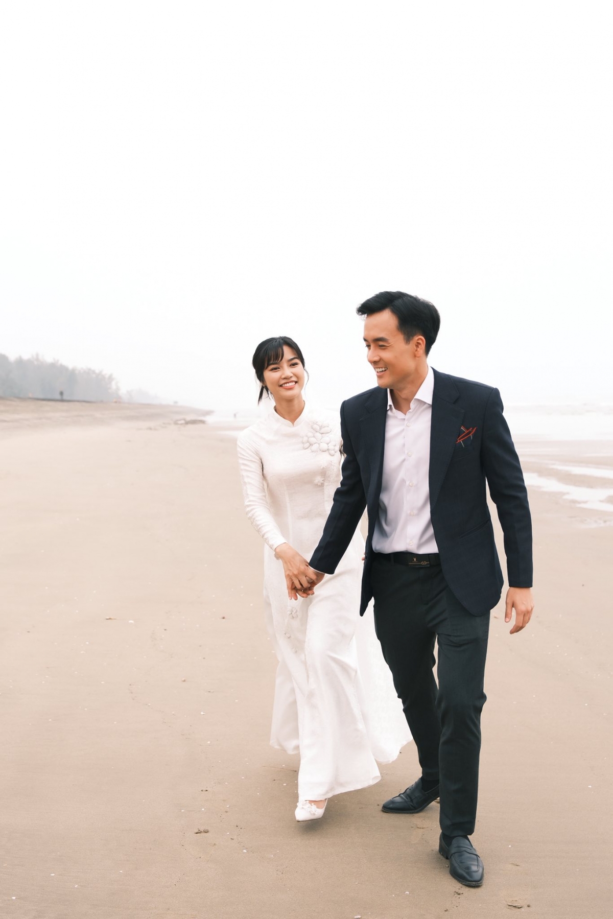 anh Dao khoe anh lang man ben chong o hau truong phim khong gioi han hinh anh 2