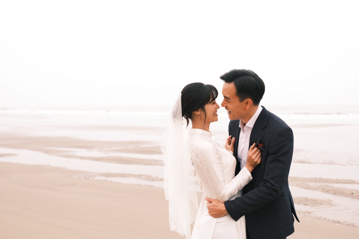 anh Dao khoe anh lang man ben chong o hau truong phim khong gioi han hinh anh 8