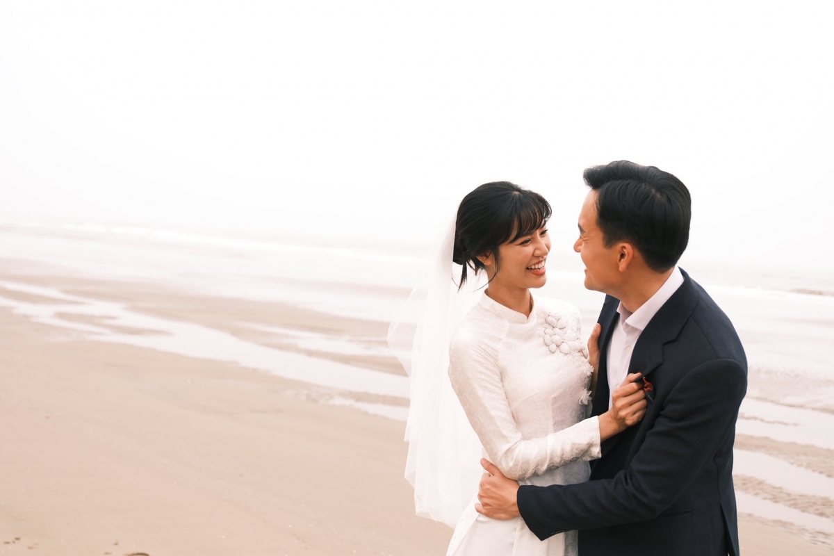 anh Dao khoe anh lang man ben chong o hau truong phim khong gioi han hinh anh 6