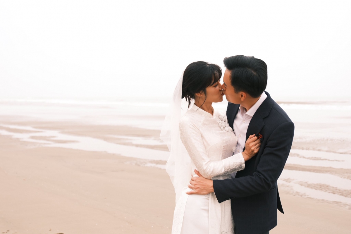 anh Dao khoe anh lang man ben chong o hau truong phim khong gioi han hinh anh 4