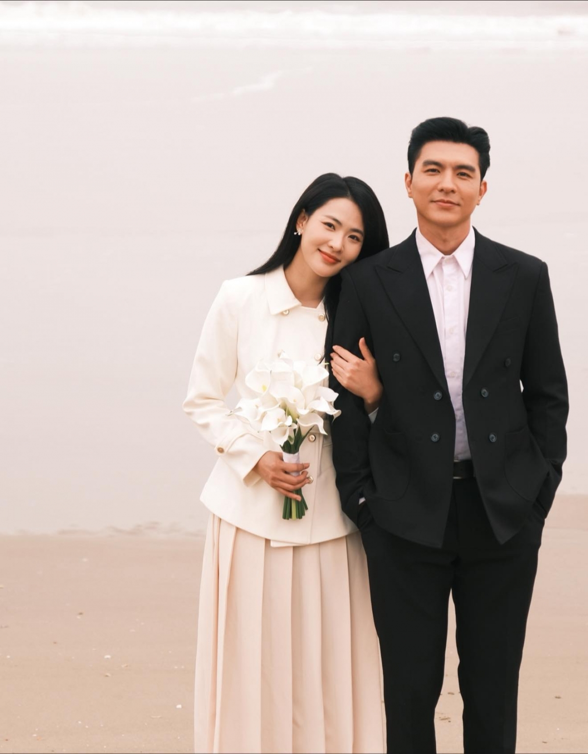 Anh hau truong lang man man cau hon cua kien - lam anh trong khong gioi han hinh anh 1